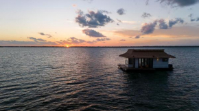 Floating Oasis - Luxury Private Bungalow with Modern Amenities